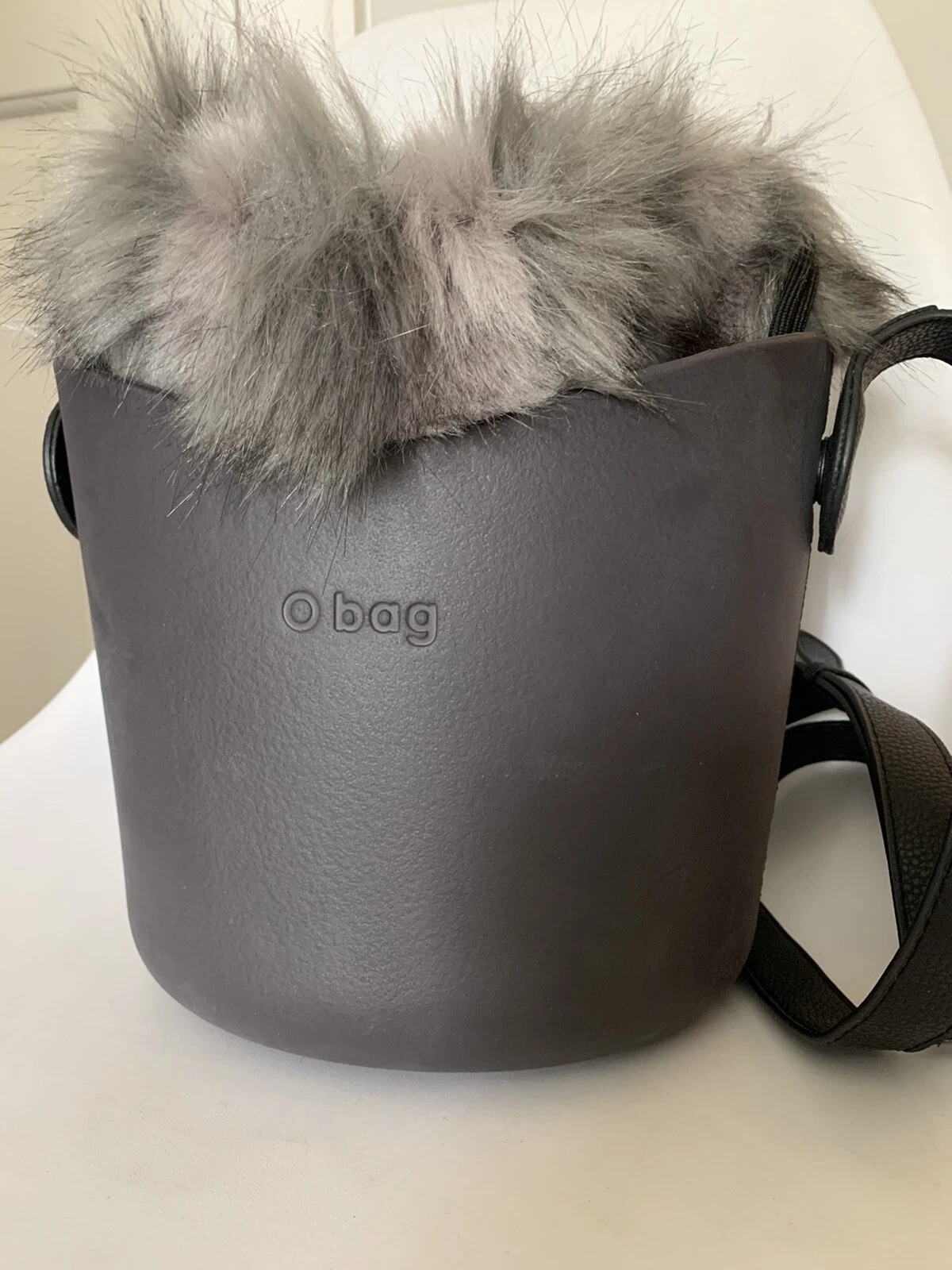 O BAG Rubber Bucket Bag Structured Design Shoulder Strap With Fur - O Bag