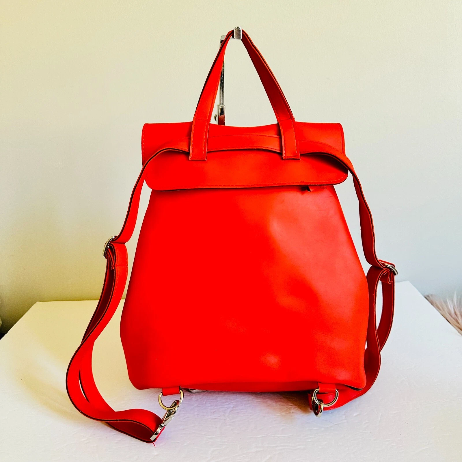 EUC O BAG RED BACKPACK WITH REMOVABLE TOP FLAP COVER - O Bag