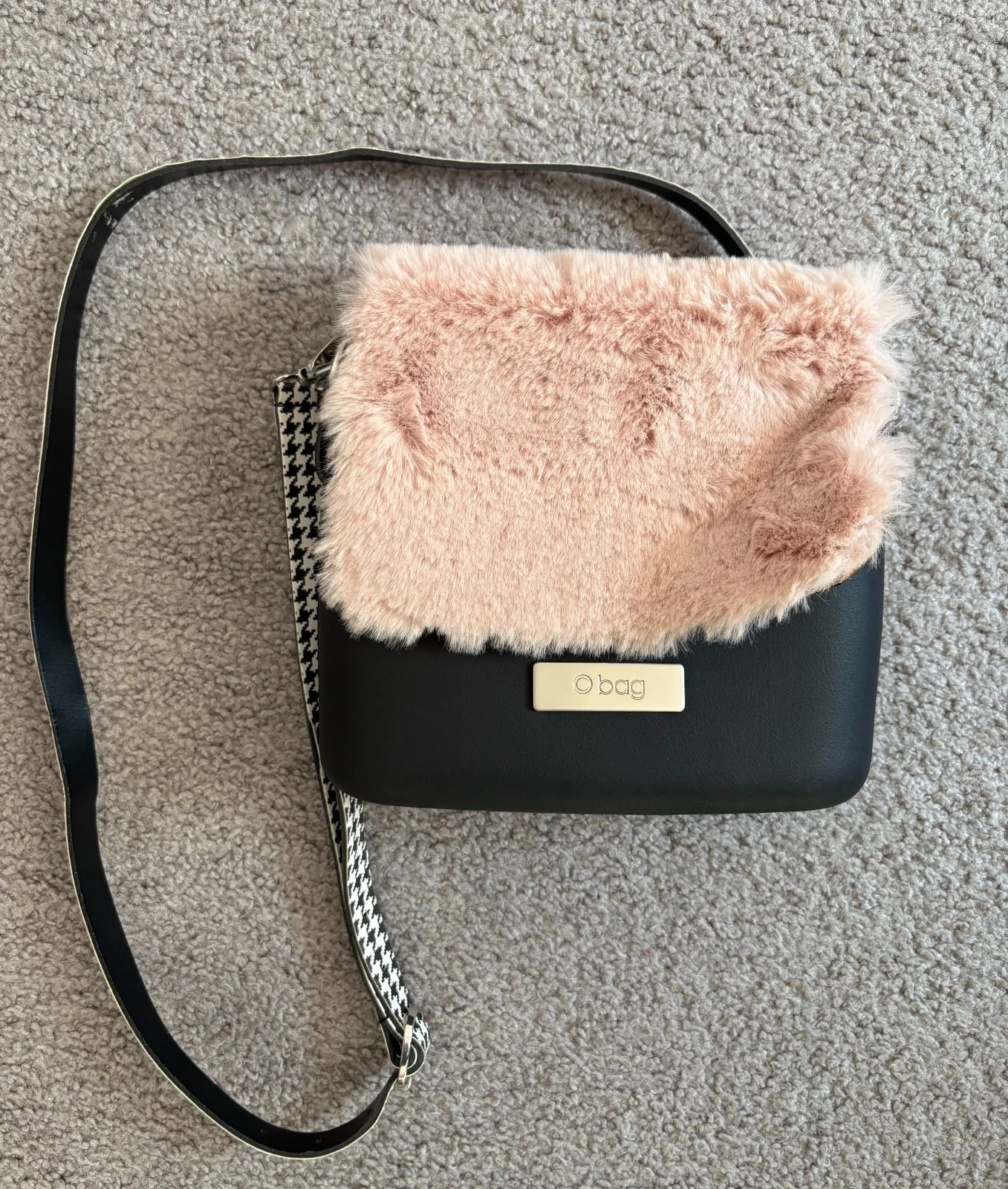 OBAG Crossbody Bag Black with Faux Fur - O Bag