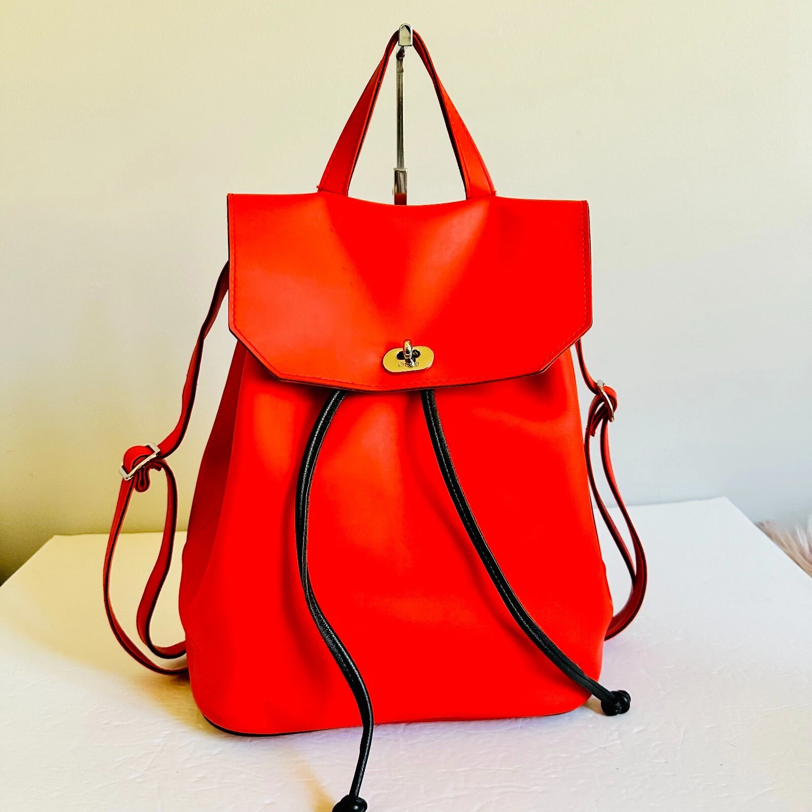 EUC O BAG RED BACKPACK WITH REMOVABLE TOP FLAP COVER - O Bag