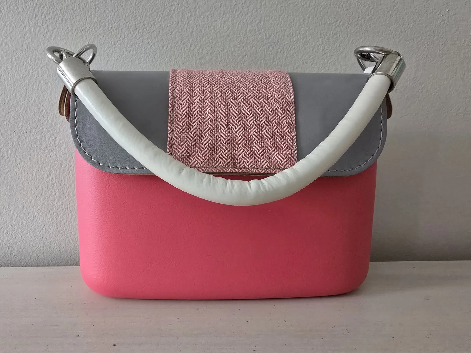 O BAG ITALY Coral Gray And Cream Crossbody Handbag Purse - O Bag