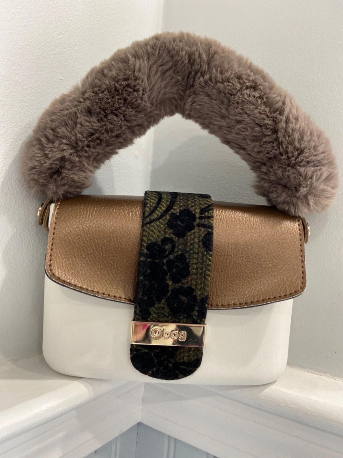 Obag white pocket with flap and handle - O Bag