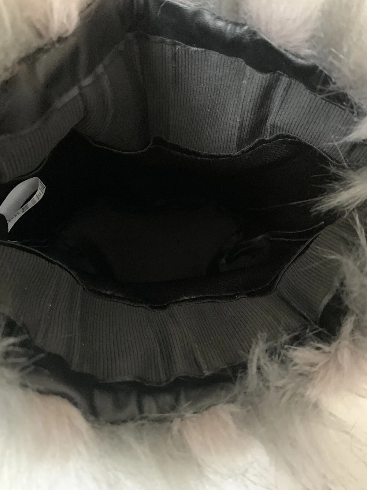 O BAG Rubber Bucket Bag Structured Design Shoulder Strap With Fur - O Bag