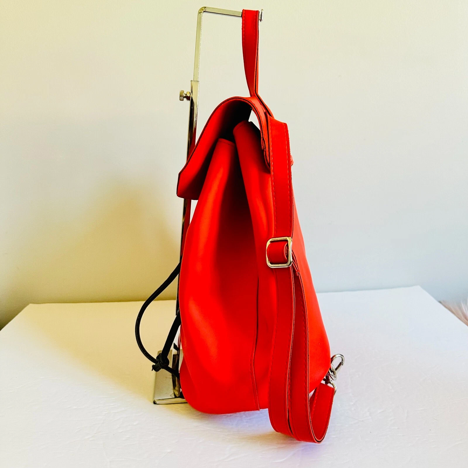 EUC O BAG RED BACKPACK WITH REMOVABLE TOP FLAP COVER - O Bag