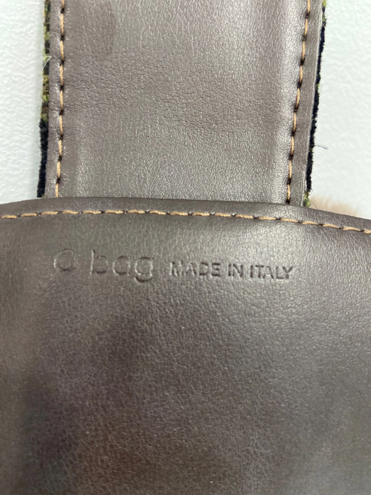 Obag white pocket with flap and handle - O Bag