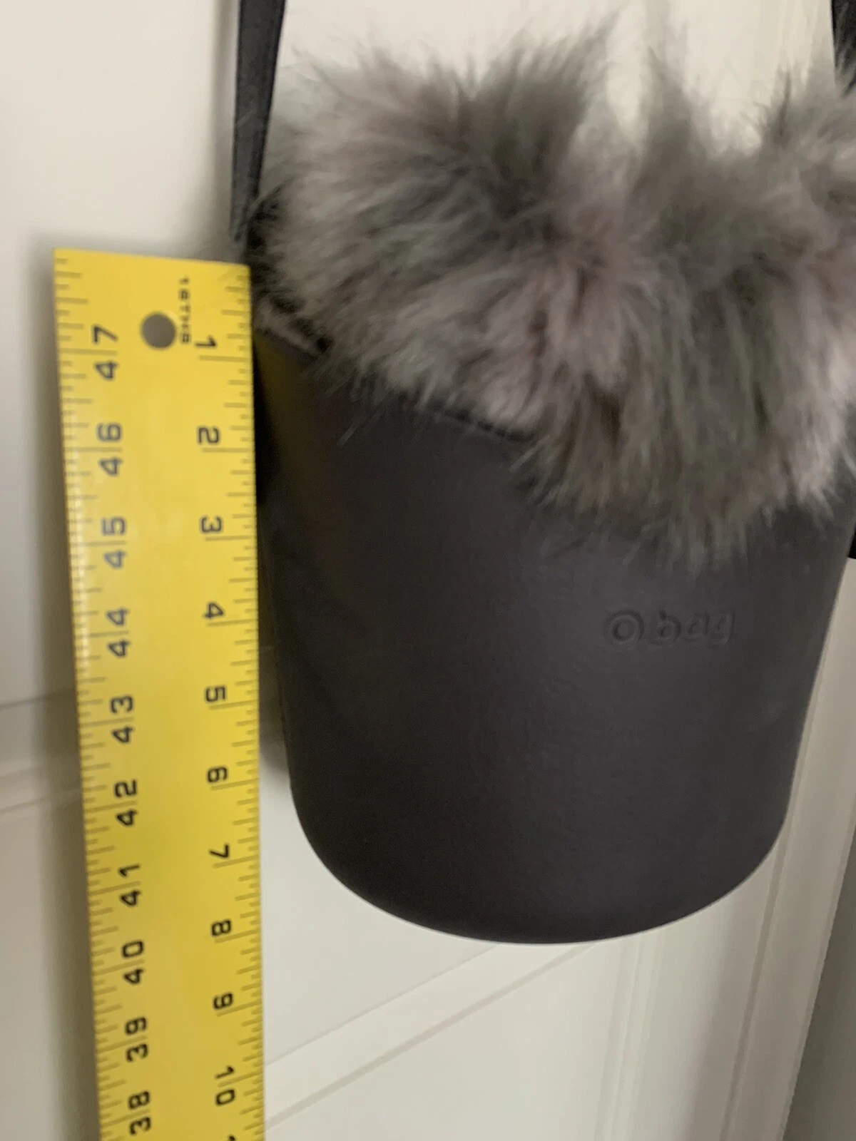 O BAG Rubber Bucket Bag Structured Design Shoulder Strap With Fur - O Bag